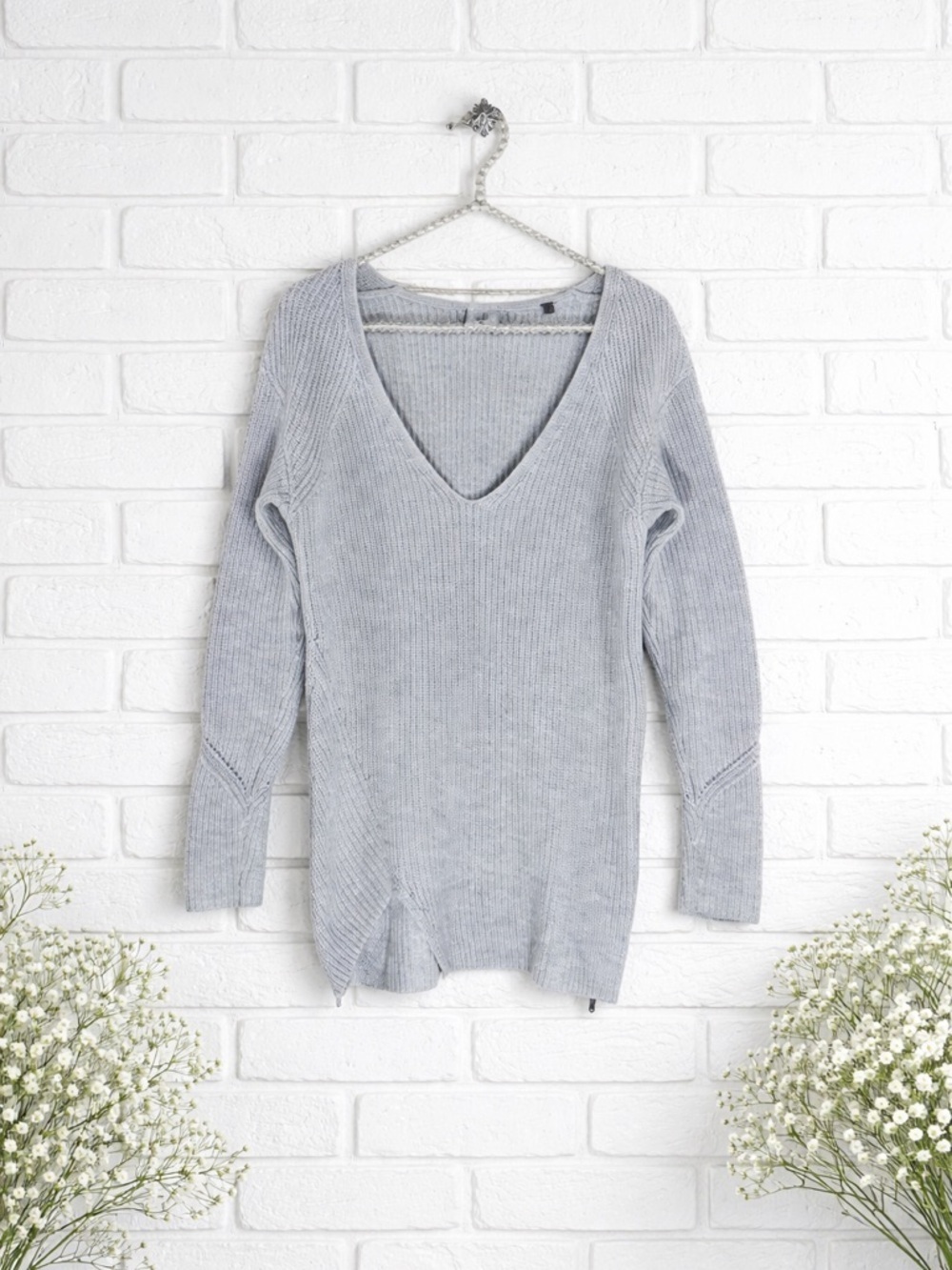 Cabi Style 3531 Deep V Neck Side Zip Long Sleeve Sweater Size XS